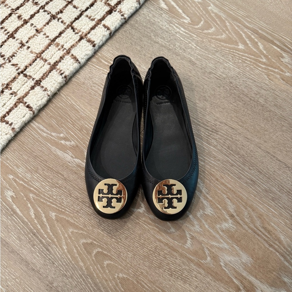 Tory Burch Black Leather Ballet Flats with Gold Logo – Size 7